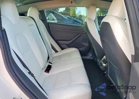 2021 Tesla Model 3 z USA, uszkodzony, nr VIN 5YJ3E1EA1MF058194